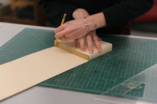 /xcdas-derivative/book-repair/figures/book-repair_p12_13_crease3.jpg