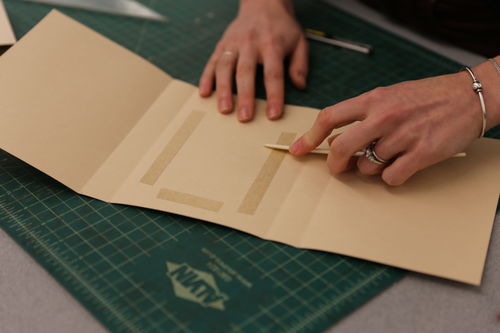 /xcdas-derivative/book-repair/figures/book-repair_p12_16_applytape.jpg