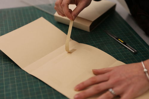 /xcdas-derivative/book-repair/figures/book-repair_p12_17_applytape2.jpg