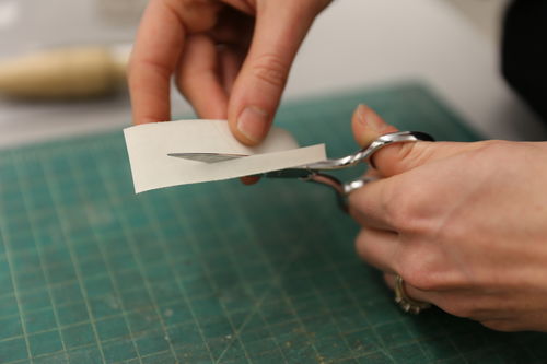 /xcdas-derivative/book-repair/figures/book-repair_p14_04_cuttape.jpg