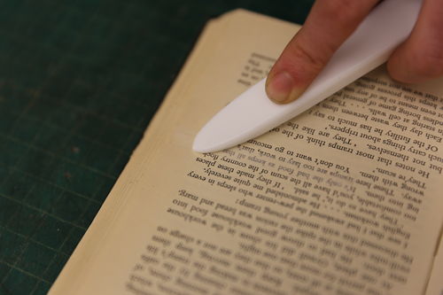 /xcdas-derivative/book-repair/figures/book-repair_p14_06_bonetape.jpg