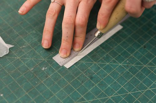 /xcdas-derivative/book-repair/figures/book-repair_p14_10_cuttissue.jpg