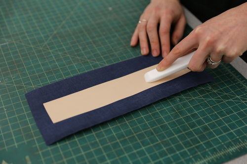 /xcdas-derivative/book-repair/figures/book-repair_p19_06_glue.jpg