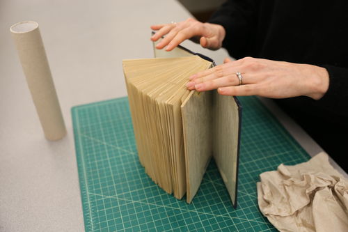/xcdas-derivative/book-repair/figures/book-repair_p20_03_fanopen.jpg