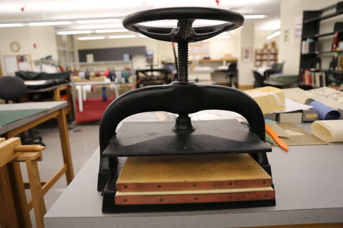 /xcdas-derivative/book-repair/figures/book-repair_p5_bookpress.jpg