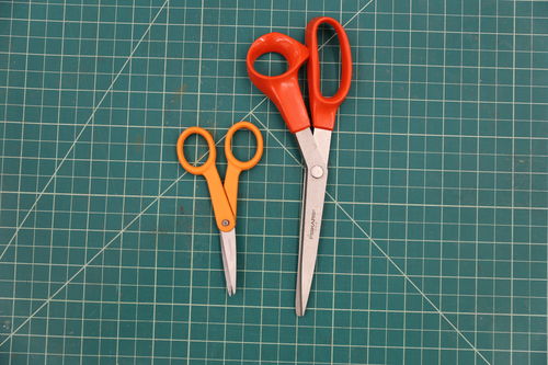 /xcdas-derivative/book-repair/figures/book-repair_p5_scissors.jpg